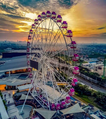 J-Sky Ferris wheel