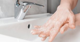 esta es una forma de lavarse las manos sin tocar