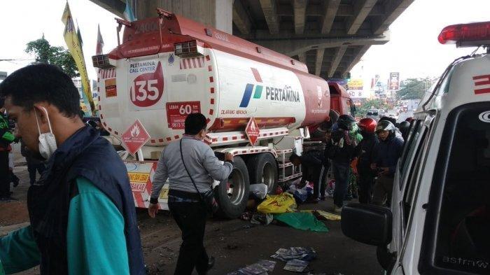 Kecelakaan mobil truk pertamina beruntun yang sangat menyeramkan di cibubur 