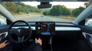 Cara Kerja Dari Autopilot Tesla Menggunakan Sensor Canggih
