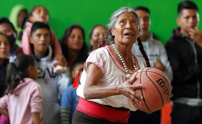 PICS: Mexico's 'Granny Jordan' becomes viral star