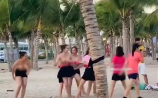 Video nữ du khách cởi áo chơi phản cảm team building ở Quảng Ninh?