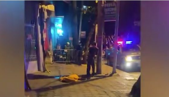 Camera nghiệp dư ghi lại cảnh nam thanh niên đâm chết bạn gái trên đường Vương Thừa Vũ, Hà Nội